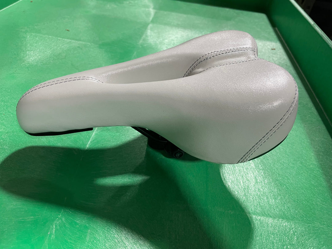 Seat, White - Echelon Fit US